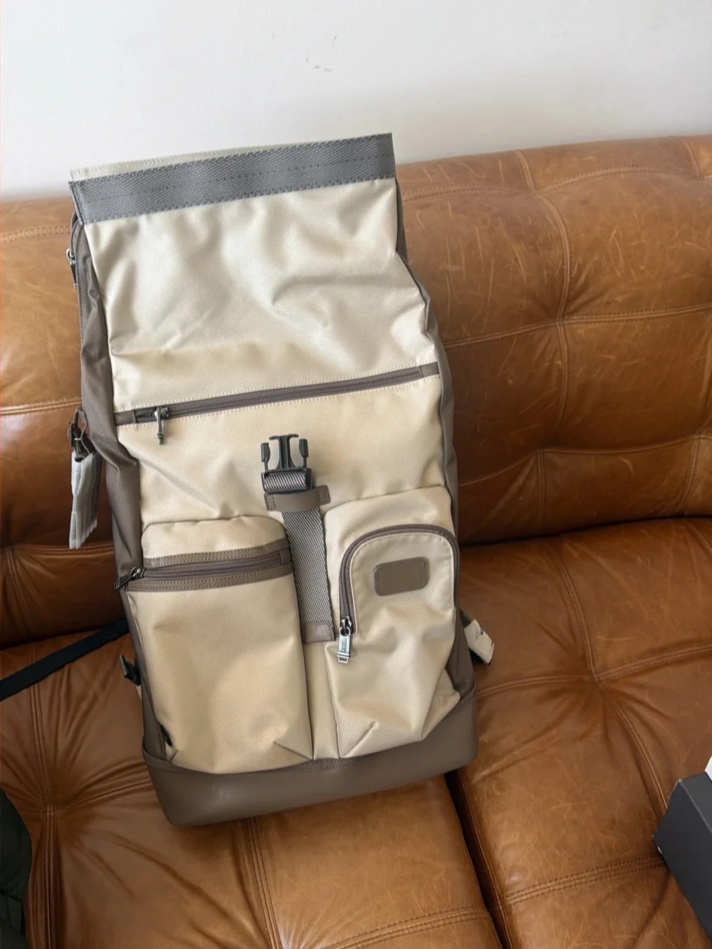 Tumi sleek roll